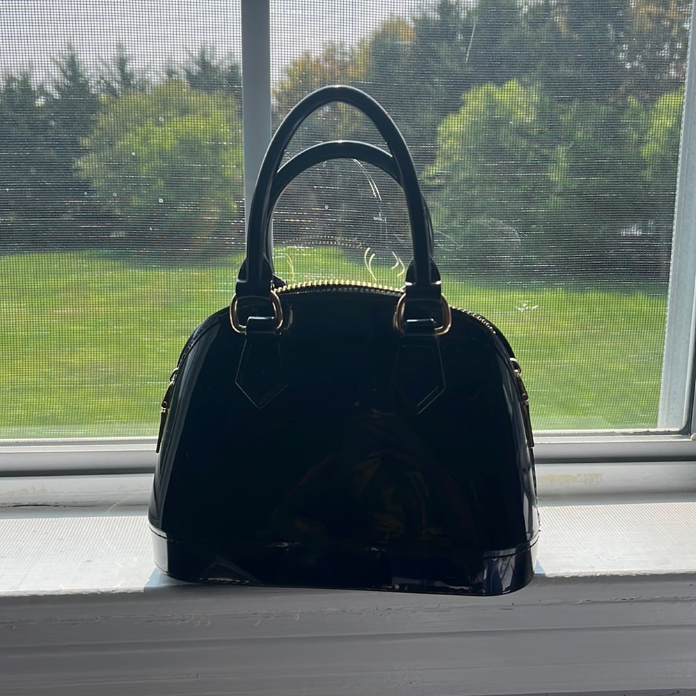 Mini bag with detachable gold chain